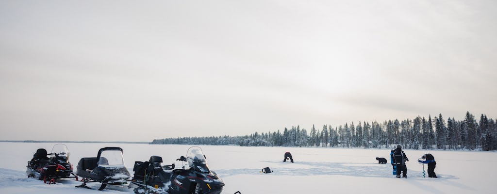 Combinação de pesca no gelo e safari em moto de neve