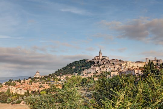Visite à pied de la vieille ville de Todi avec un guide