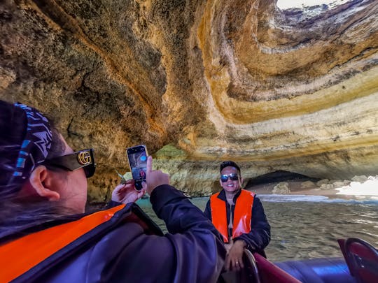Tour privato dell'Algarve da Lisbona con gita in barca alla grotta di Benagil