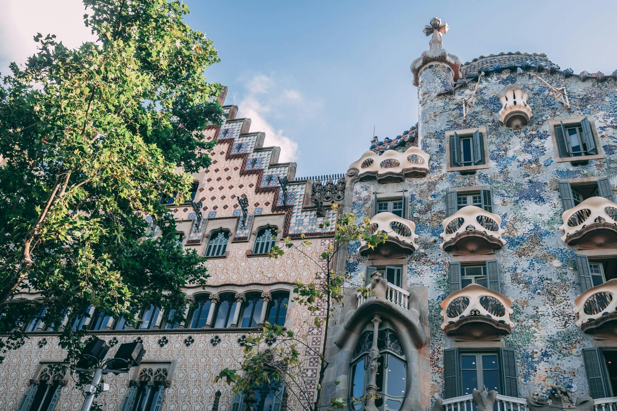 Recorrido a pie privado por lo mejor de Gaudí en Barcelona con un guía local
