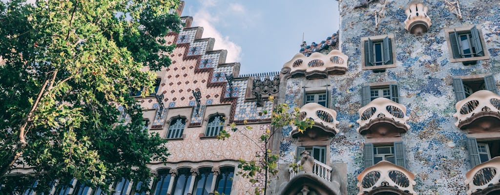 Best of Gaudí private walking tour in Barcelona with a local guide