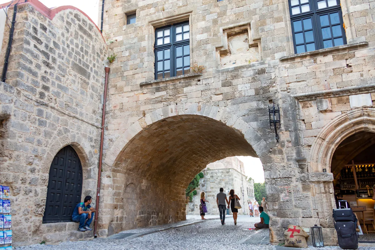 Rhodes Town Tour by Night with Dinner