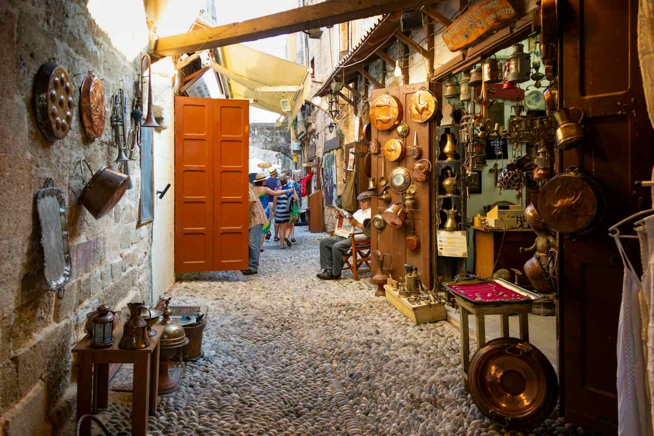 Rhodos om aftenen - gåtur i den gamle bydel, traditionel middag og ...