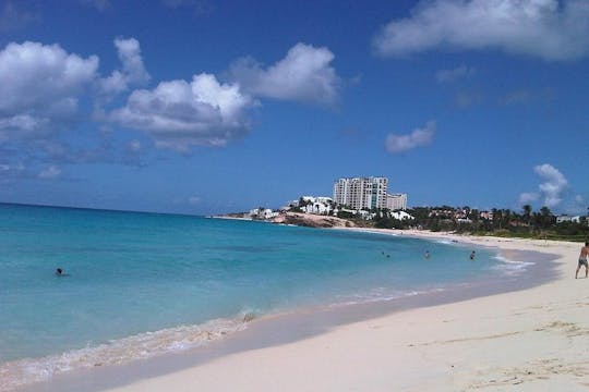 Recorrido por los lados holandés y francés de St. Martin de dos playas con almuerzo