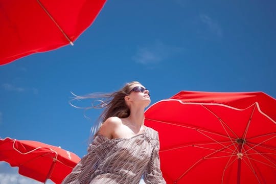 Passeio de lancha ao pôr do sol em Sint Maarten com lanches e open bar