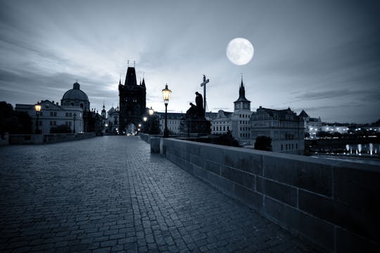 Tour a pé de 90 minutos sobre fantasmas e lendas de Praga