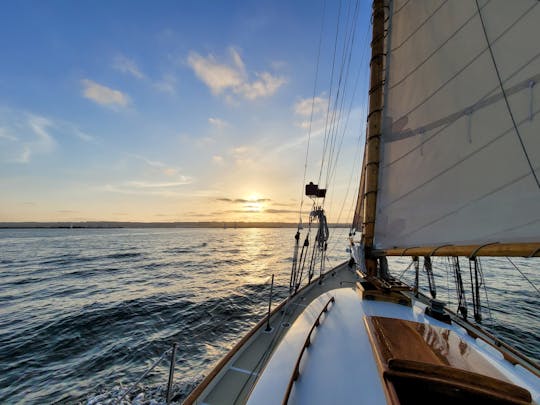 Yachtkreuzfahrt bei Sonnenuntergang in San Diego