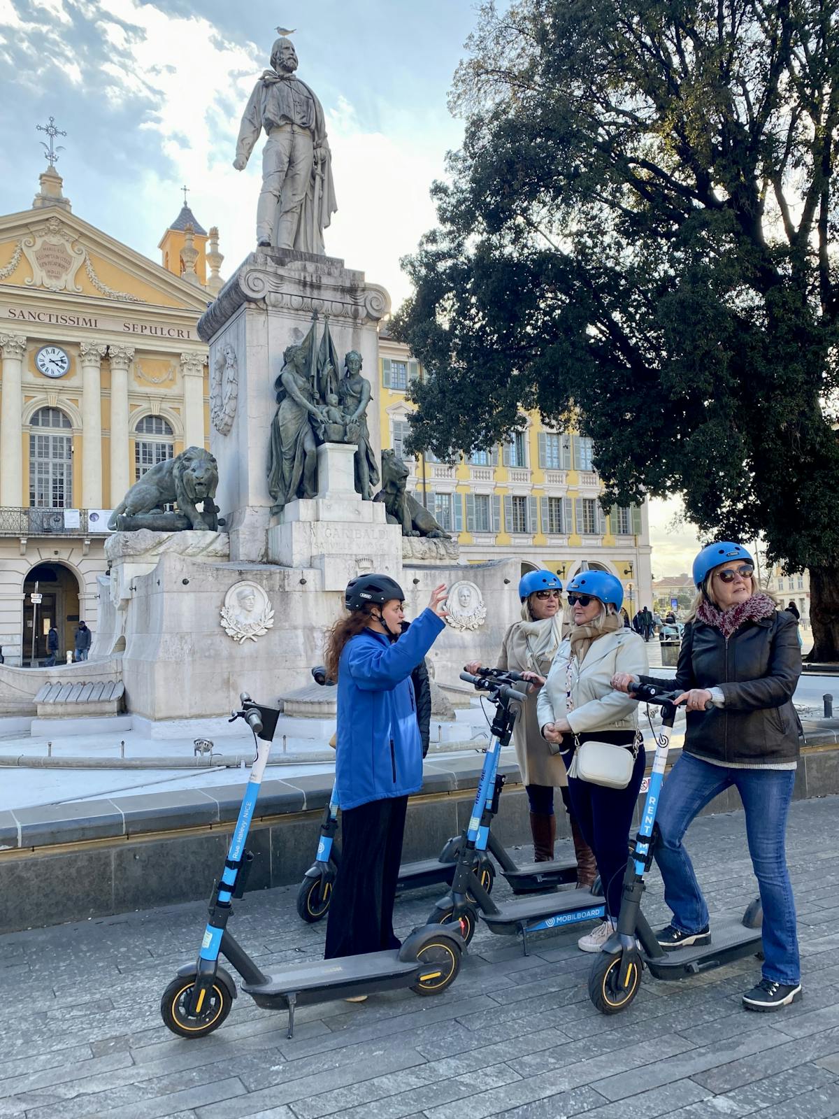 90-minütige geführte E-Scooter-Tour zu den Highlights von Nizza