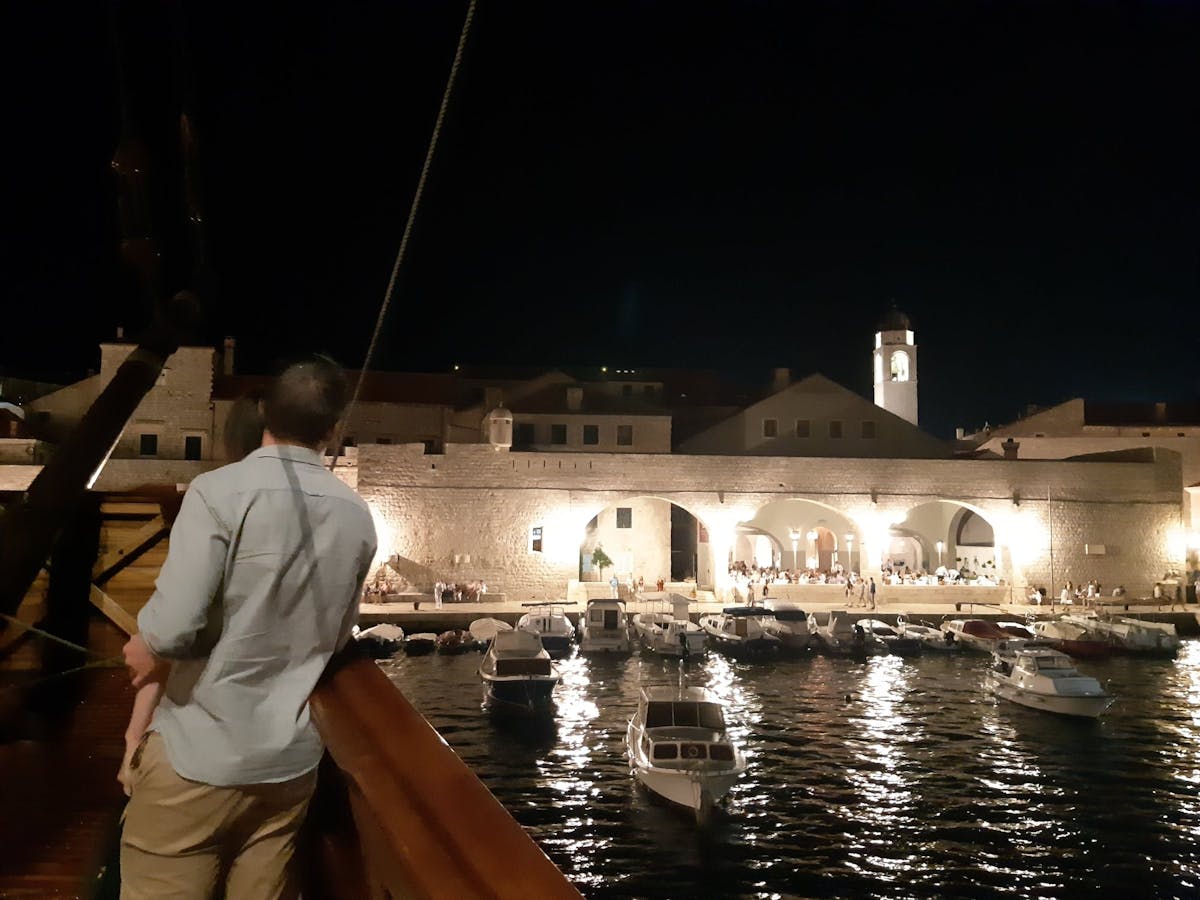 Trasferimento da crociera Karaka dal porto vecchio di Dubrovnik al porto nuovo di Gruž