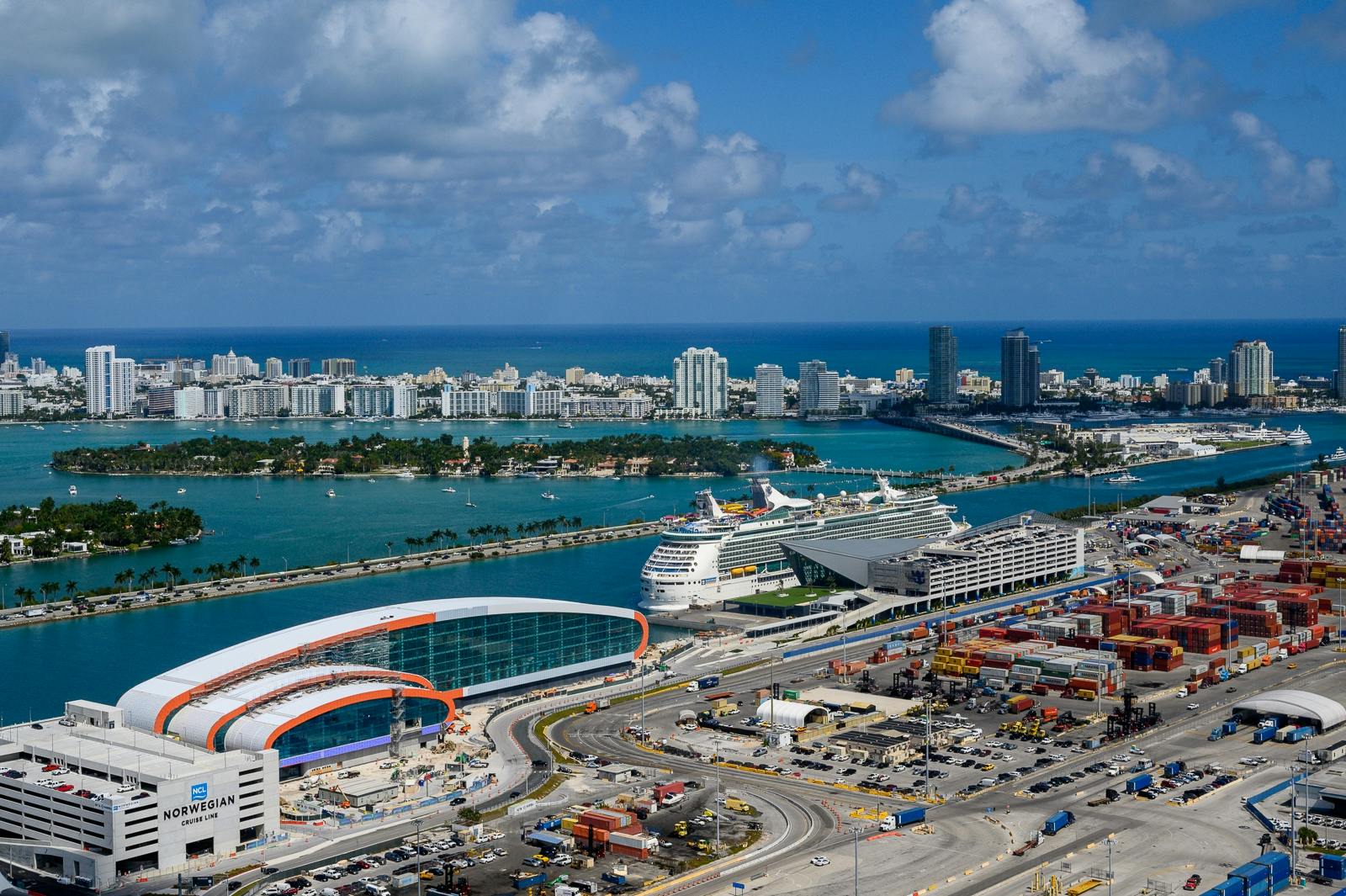 Ocean and city views 1 hour helicopter tour from Fort Lauderdale