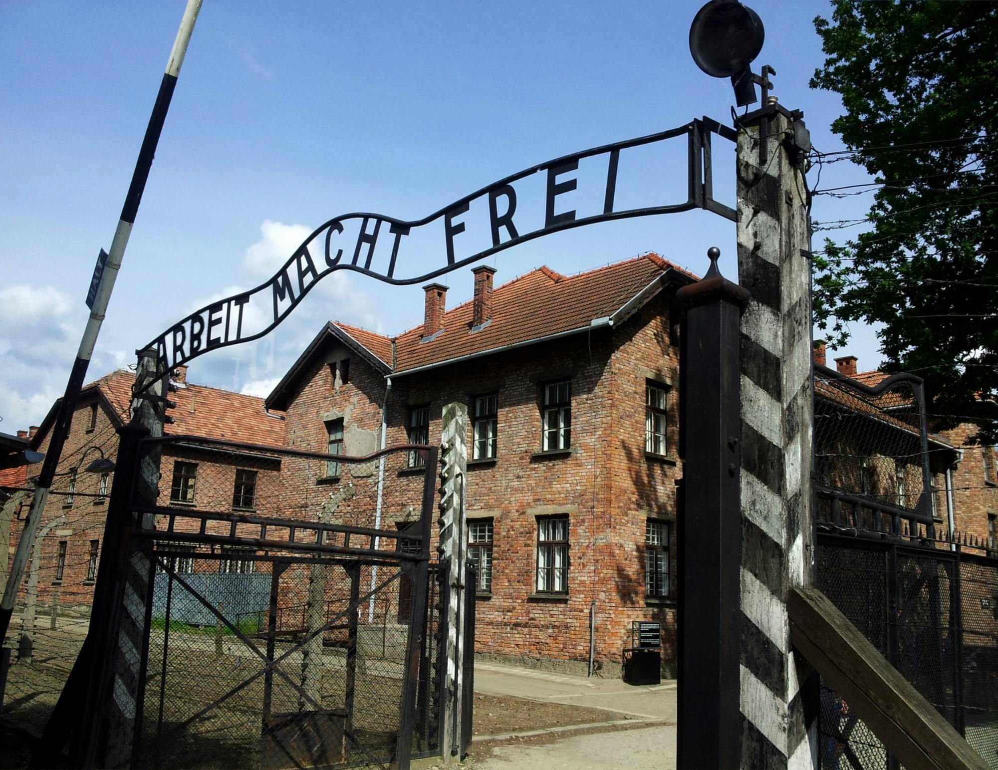 Auschwitz-Birkenaun keskitysleirin opastettu kierros Krakovasta