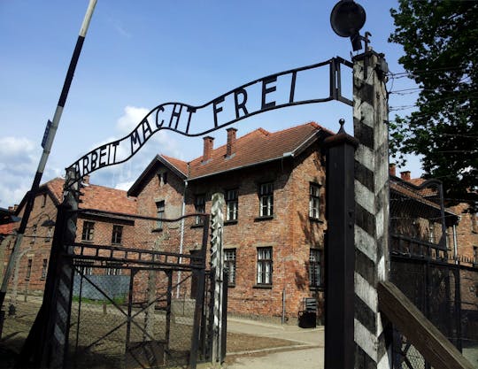 Visita guiada memorial por Auschwitz - Birkenau saindo de Cracóvia
