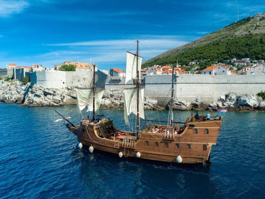 Tirena-Piratenboot-Tour zu drei Inseln mit Mittagessen