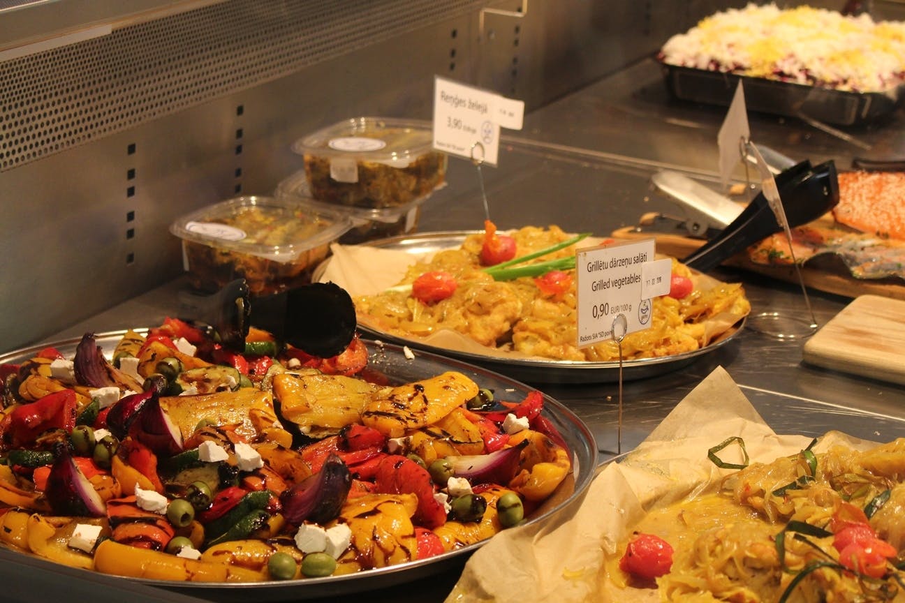 Wycieczka po rynku centralnym w Rydze z degustacją potraw