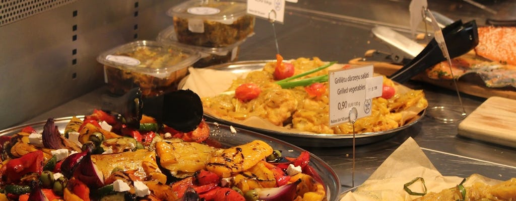 Visita al mercado central de Riga con degustación de comida.