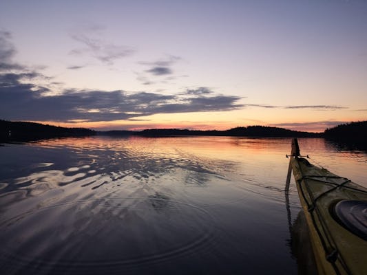 Magisch kajakken bij zonsondergang in de archipel van Stockholm