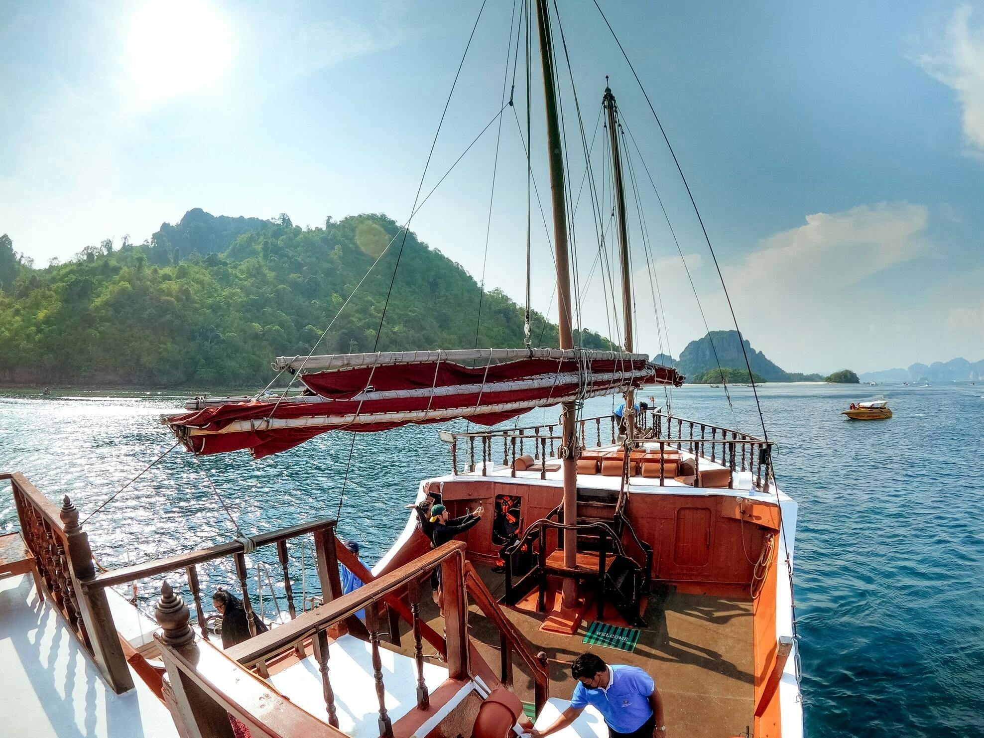Andaman Sea Cruise from Krabi with Dinner