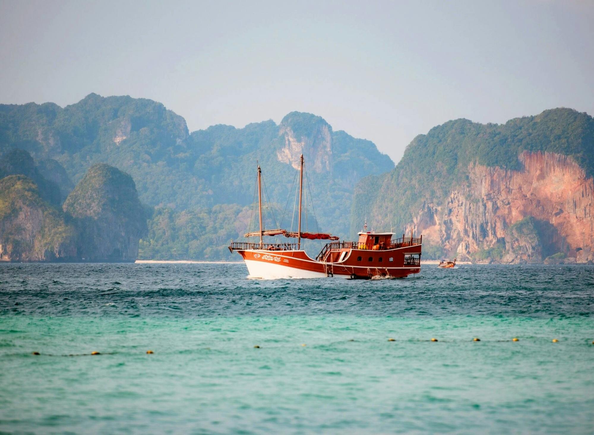 Andamanensee-Bootsfahrt ab Krabi mit Abendessen