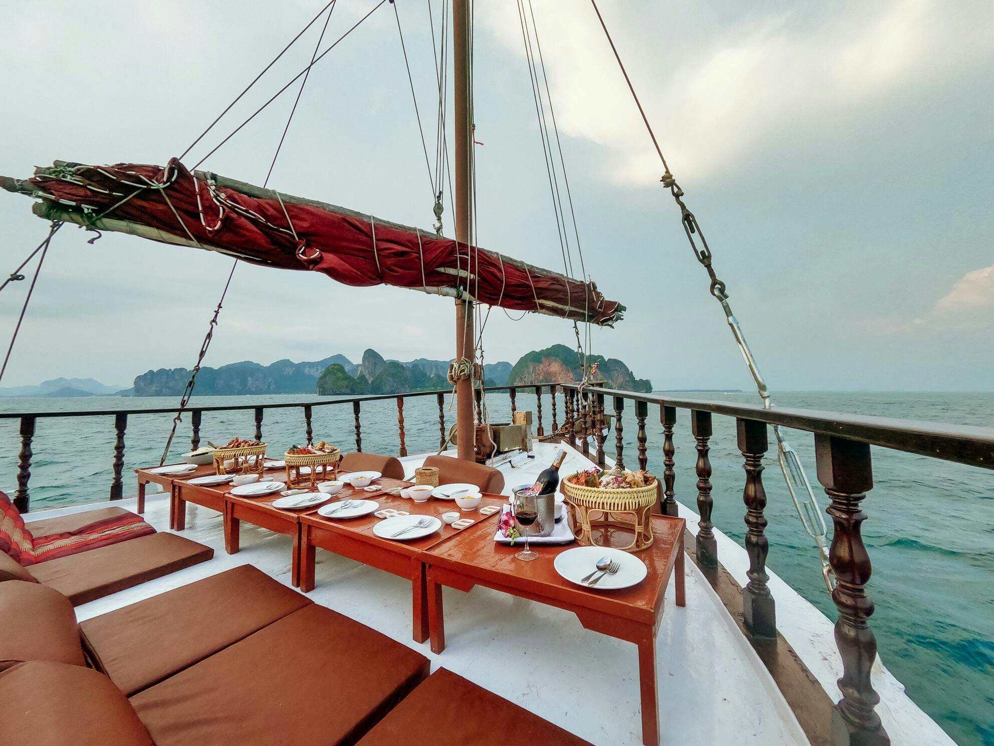 Andaman Sea Cruise from Krabi with Dinner