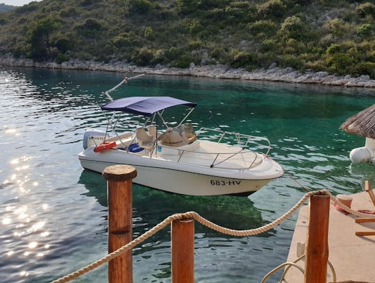 Private boat tour of Pakleni Islands and southern coast of Hvar