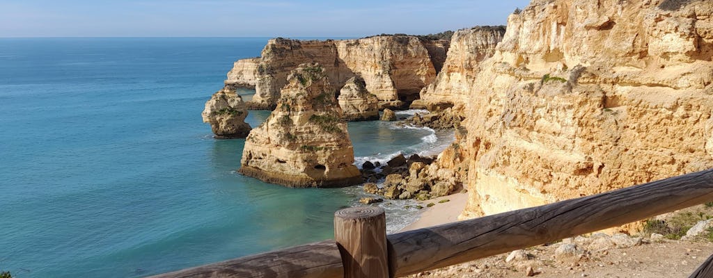 Kliffen van Algarve over Land en Zee