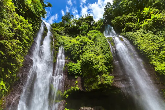 Cascata escondida no Norte de Bali e visita privada à Porta do Céu com almoço