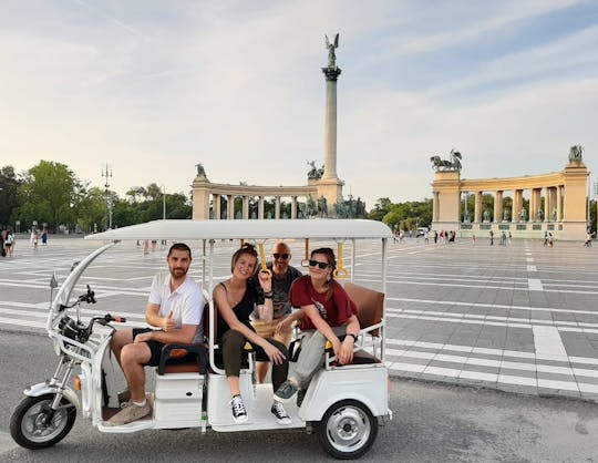 Wycieczka z przewodnikiem po Budapeszcie elektrycznym tuk-tukiem