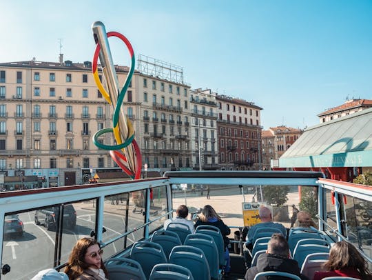 Visite des points forts de Milan en bus touristique ouvert à arrêts multiples