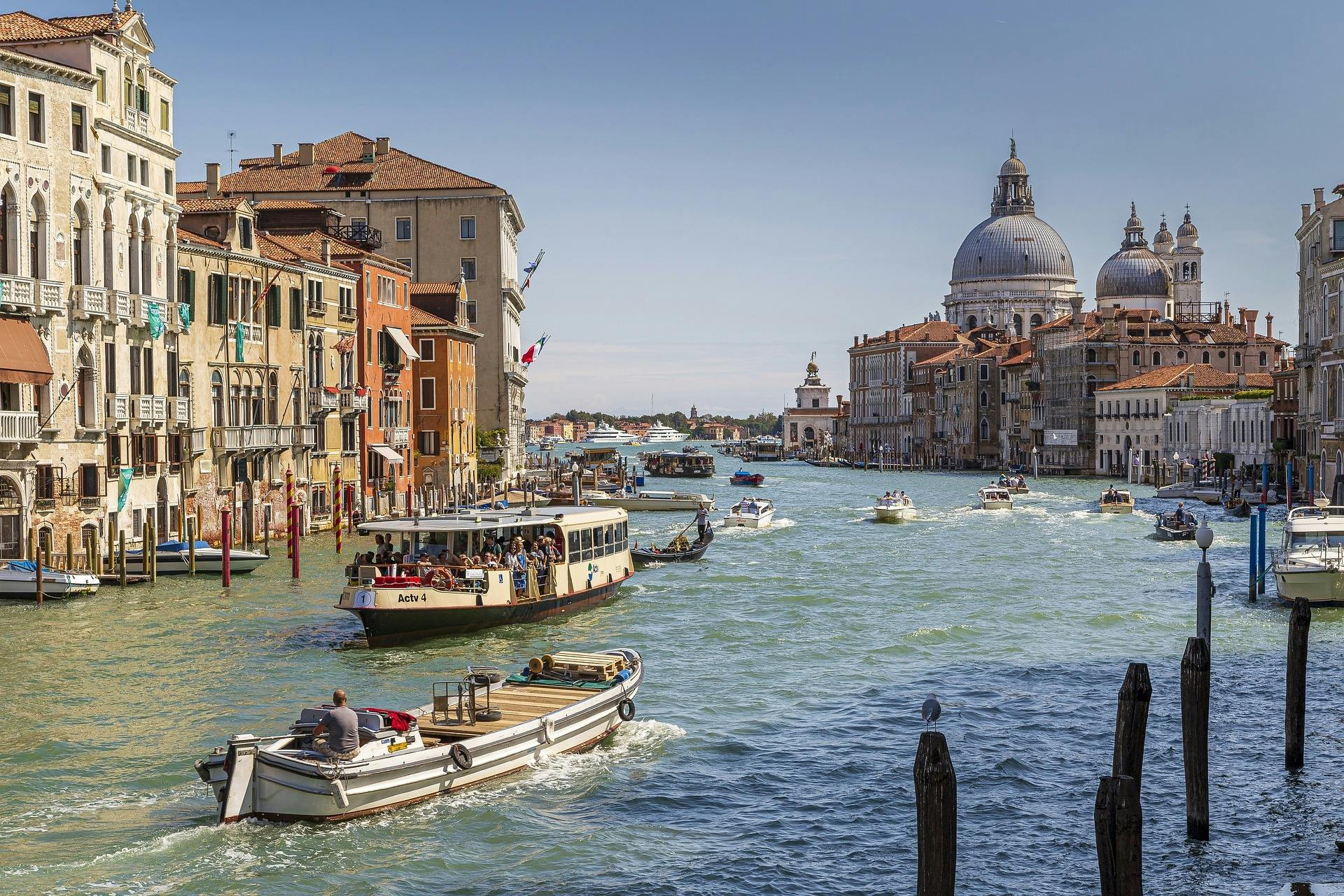 Paseo en barco por Venecia desde Pula