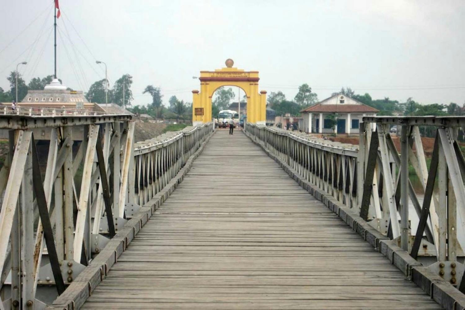 Paradise Cave with Vinh Moc Tunnels Two-Day Guided Tour from Hue City