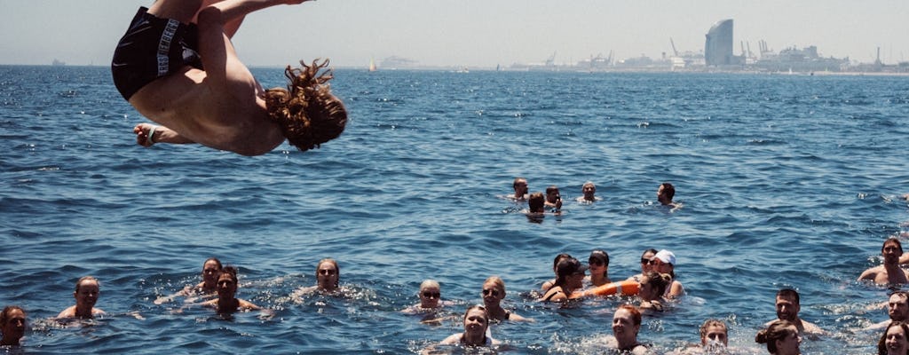 Paella- und Schwimmkreuzfahrt-Erlebnis in Barcelona