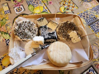 Visite de Marseille avec dégustation de fromages et visite du marché bio