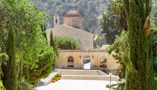 Après-midi de visite au monastère d'Agios Neophytos et avec dégustation de vin