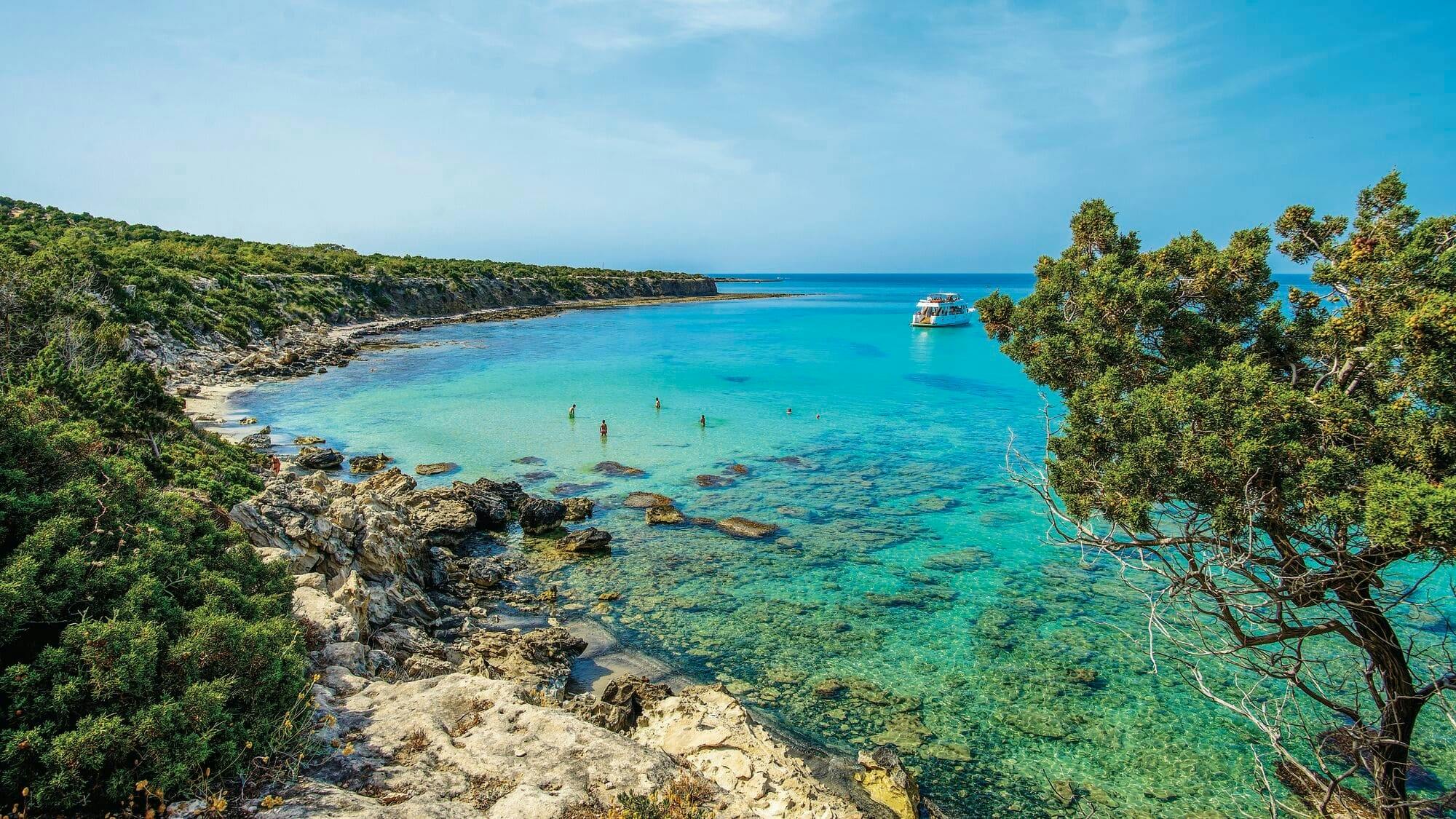 Excursion avec croisière au lagon Bleu, visite des bains d'Aphrodite et de Latchi