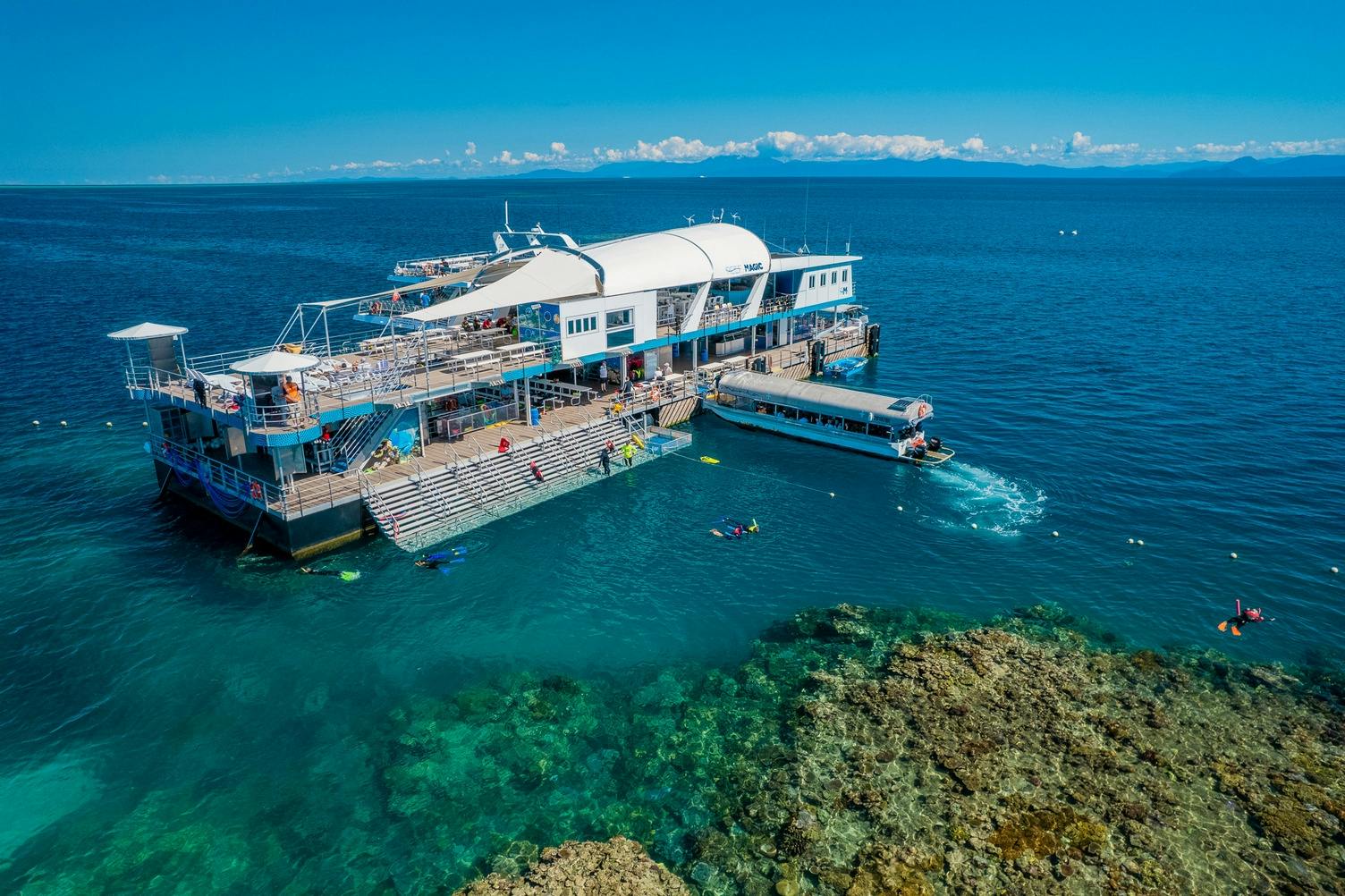 Cruzeiro de catamarã na Grande Barreira de Corais com almoço