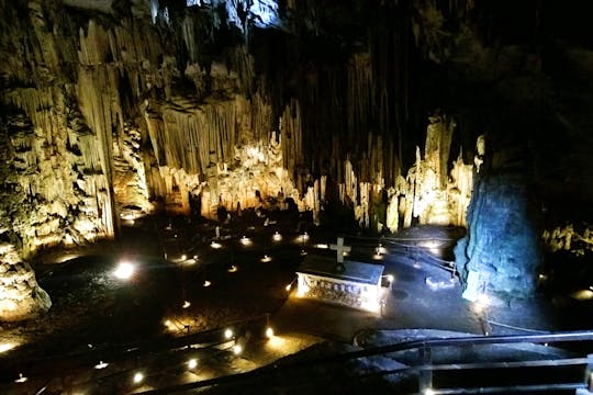 Visite du village de Margarites et des grottes Melidoni