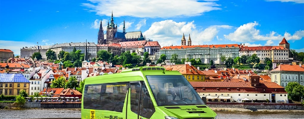 Praga podkreśla wycieczkę autobusową i pieszą