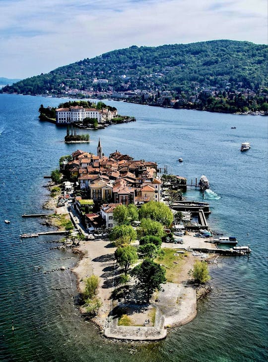 Isola Pescatori and Isola Bella hop-on hop-off boat tour from Stresa