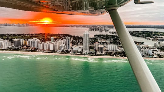 Vuelo privado al atardecer de 50 minutos en Miami