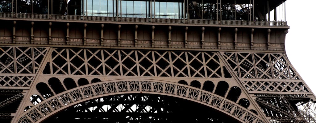 Mittagessen im Eiffelturm in der Madame Brasserie