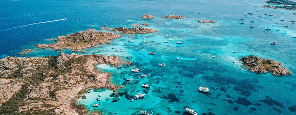 Całodniowa wycieczka katamaranem po archipelagu La Maddalena z Palau