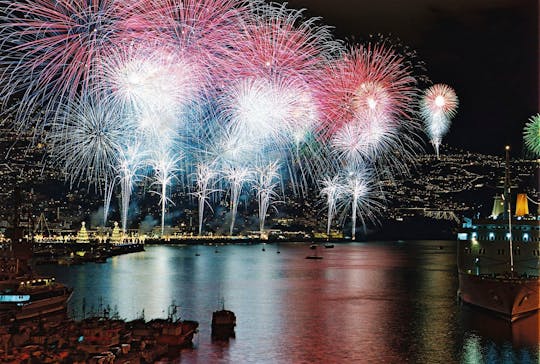 Feux d'artifice du festival atlantique de Madère à bord du Living Sea