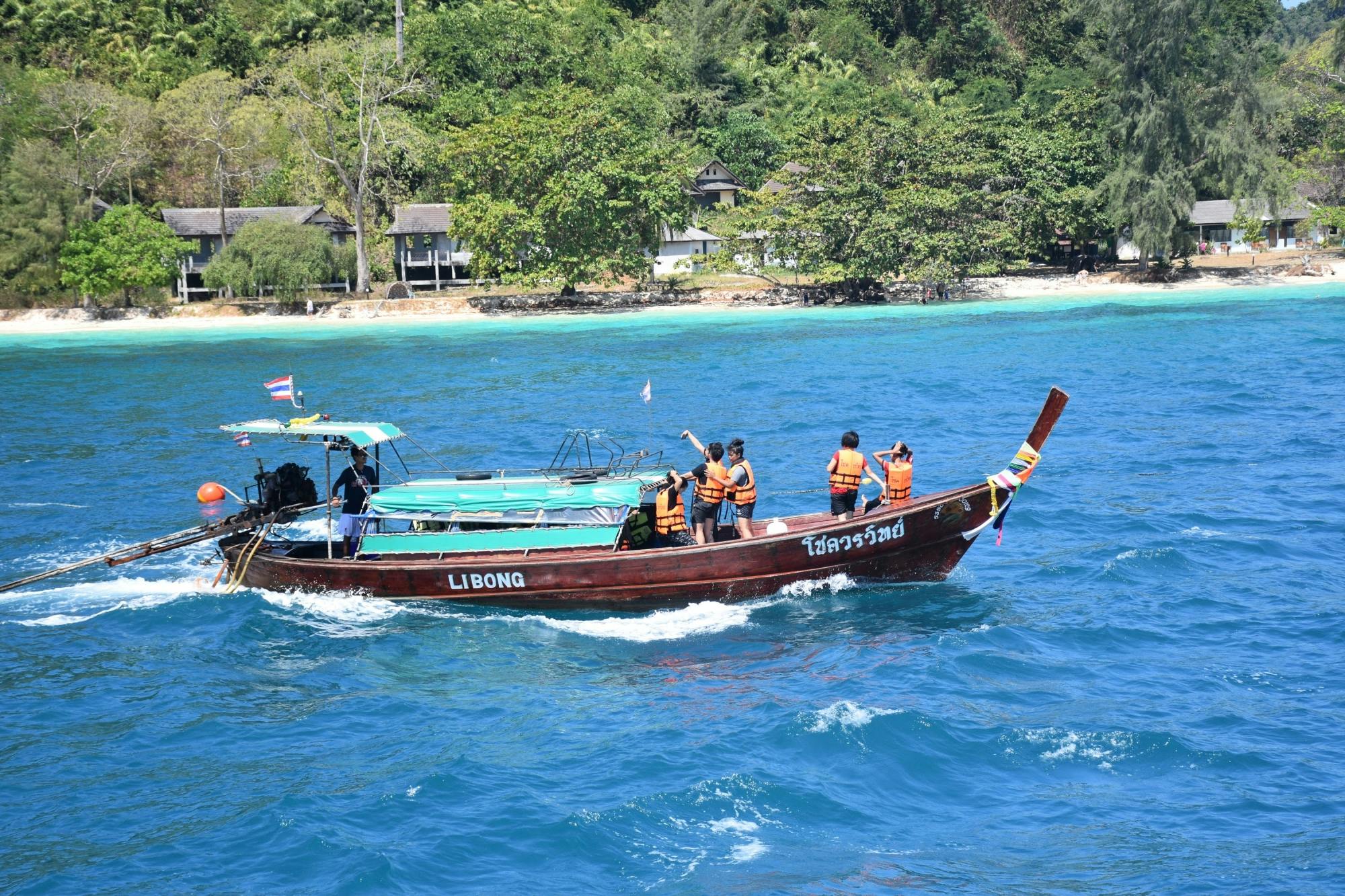 Wycieczka łodzią typu longtail na 4 wyspy i do Jaskini Szmaragdowej z Koh Lanta