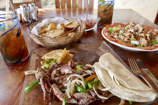 Experiência de jantar com uma família local em Playa del Carmen