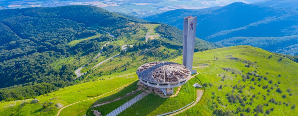 Dagexcursie naar het Buzludzha-monument en de Rozenvallei vanuit Sofia