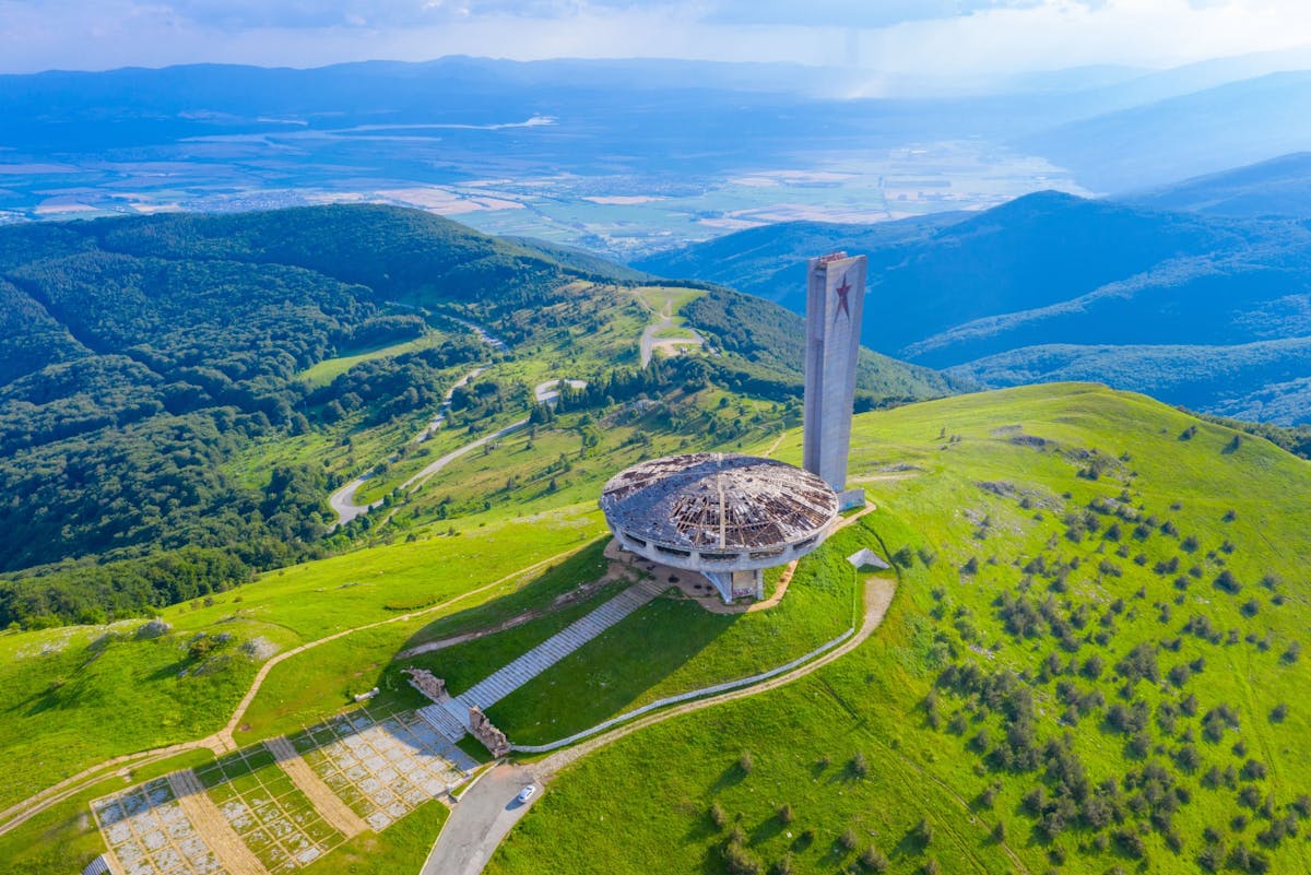 Tour di un'intera giornata al Monumento di Buzludzha e alla Valle delle Rose da Sofia