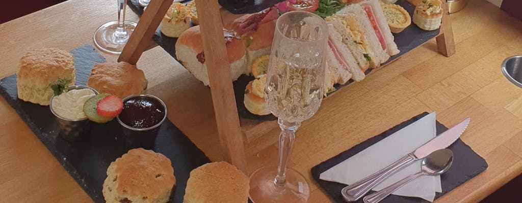 Edinburgh afternoon tea met bruis