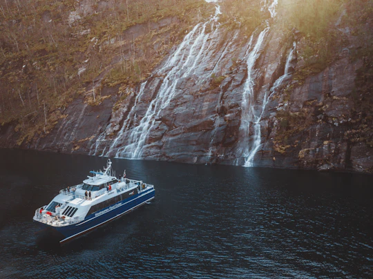 Mostraumen and Osterfjord half-day cruise