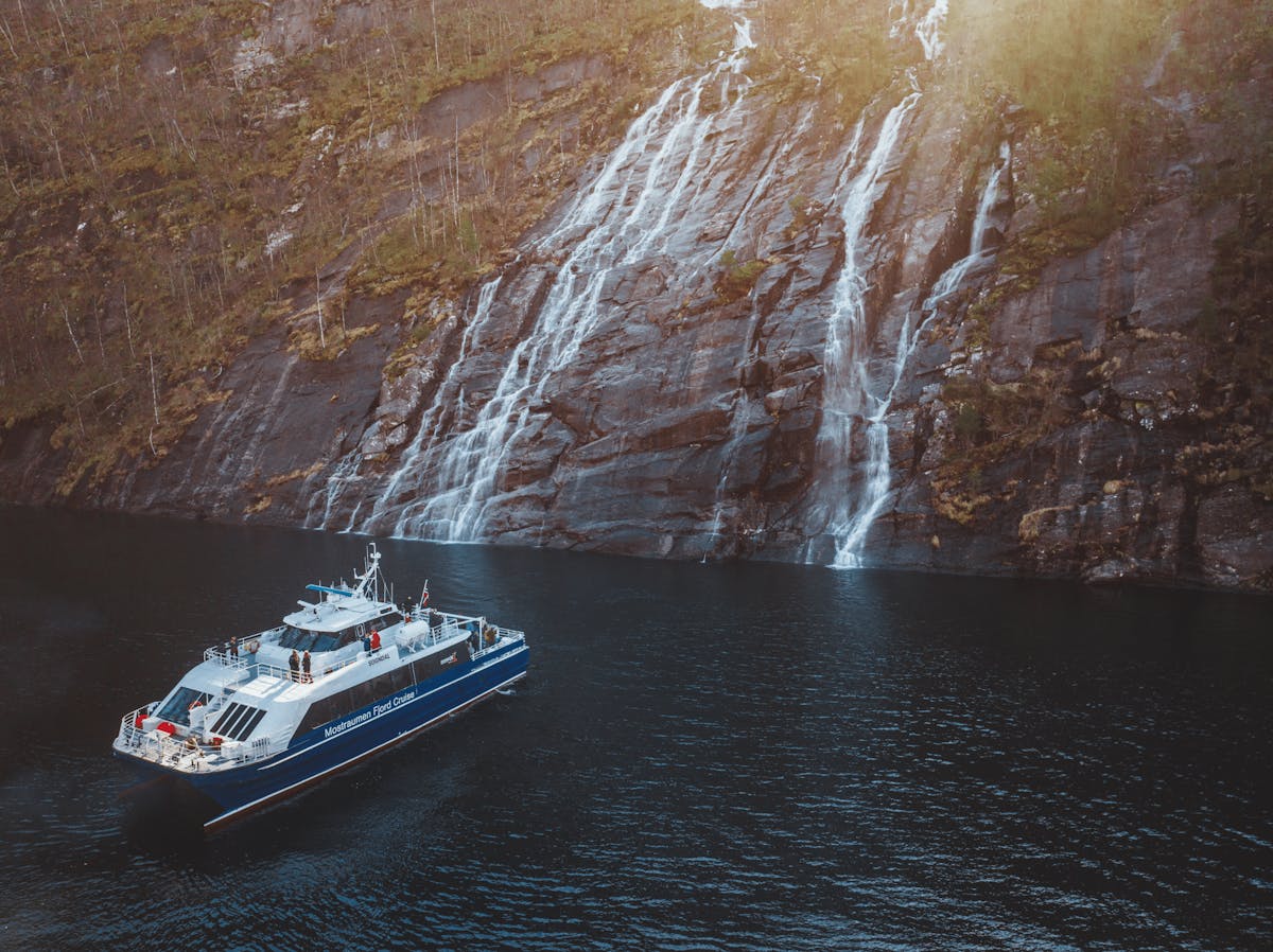 Mostraumen en Osterfjord halve dag cruise