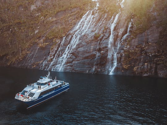 Mostraumen en Osterfjord cruise van een halve dag